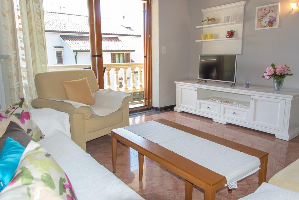 Apartments Masek Porec Bagian luar foto